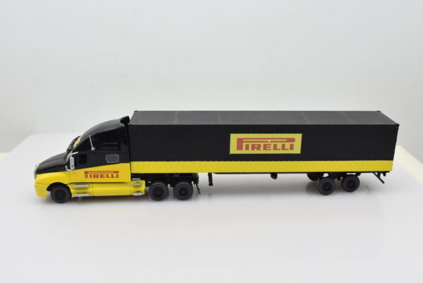 Italeri modellino camion Kenworth T2000 scala 1:87 Pirelli modellismo da collezione - immagine 2