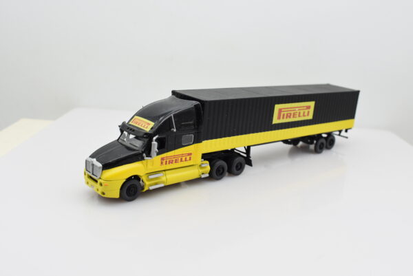Italeri modellino camion Kenworth T2000 scala 1:87 Pirelli modellismo da collezione - immagine 3