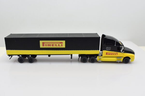 Italeri modellino camion Kenworth T2000 scala 1:87 Pirelli modellismo da collezione - immagine 6