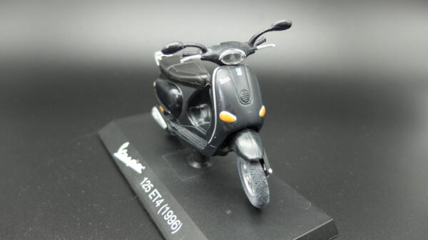 Modellini vespa 125 ET4 scala 1:18 modellismo da collezione