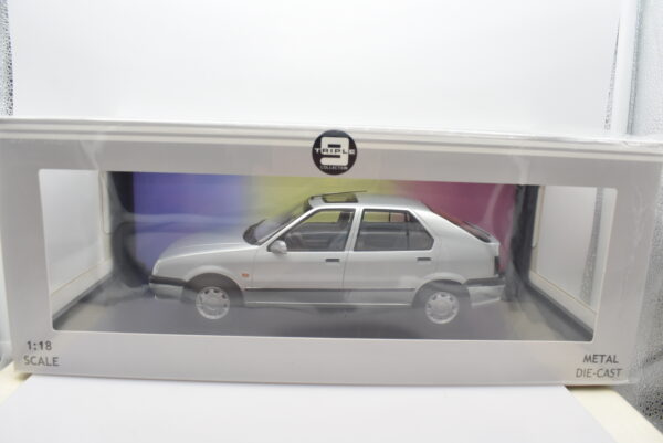 Modellino auto scala 1:18 Renault 19 Triple 9 modellismo da collezione - immagine 2