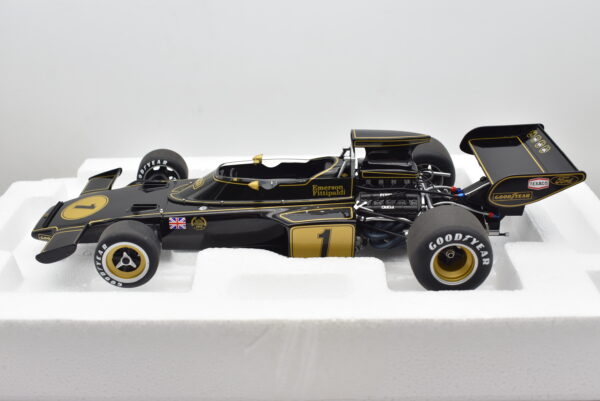 Modellini auto art FORMULA 1 scala 1:18 Team Lotus Type 72E AUTOART Fittipaldi - immagine 3