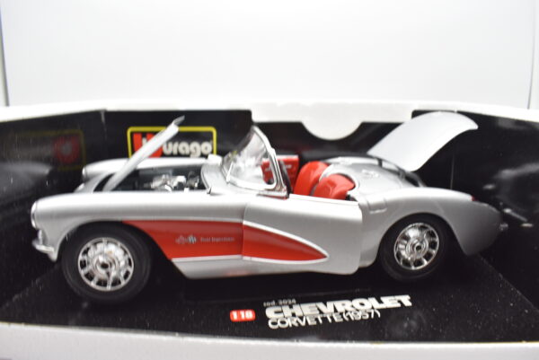 Modellino auto scala 1:18 Chevrolet Corvette Burago diecast modellismo da collezione - immagine 4