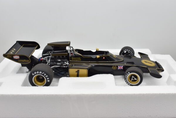 Modellini auto art FORMULA 1 scala 1:18 Team Lotus Type 72E AUTOART Fittipaldi - immagine 5