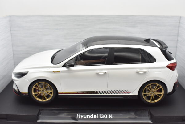 Modellino auto scala 1:18 Hyundai i30 N diecast modellismo da collezione - immagine 3
