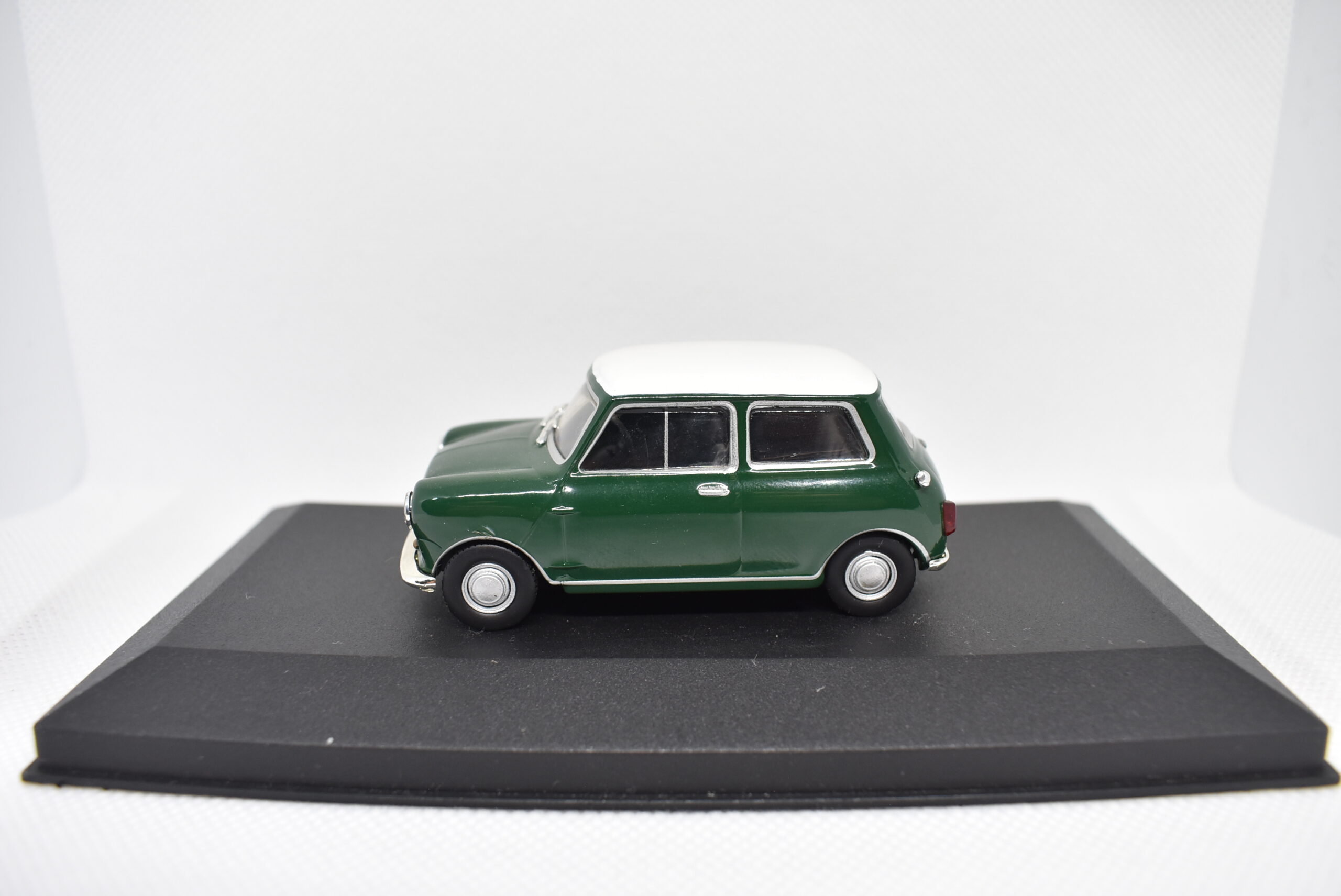 Modellino auto scala 1:43 Mini Cooper diecast modellismo da collezione - immagine 3