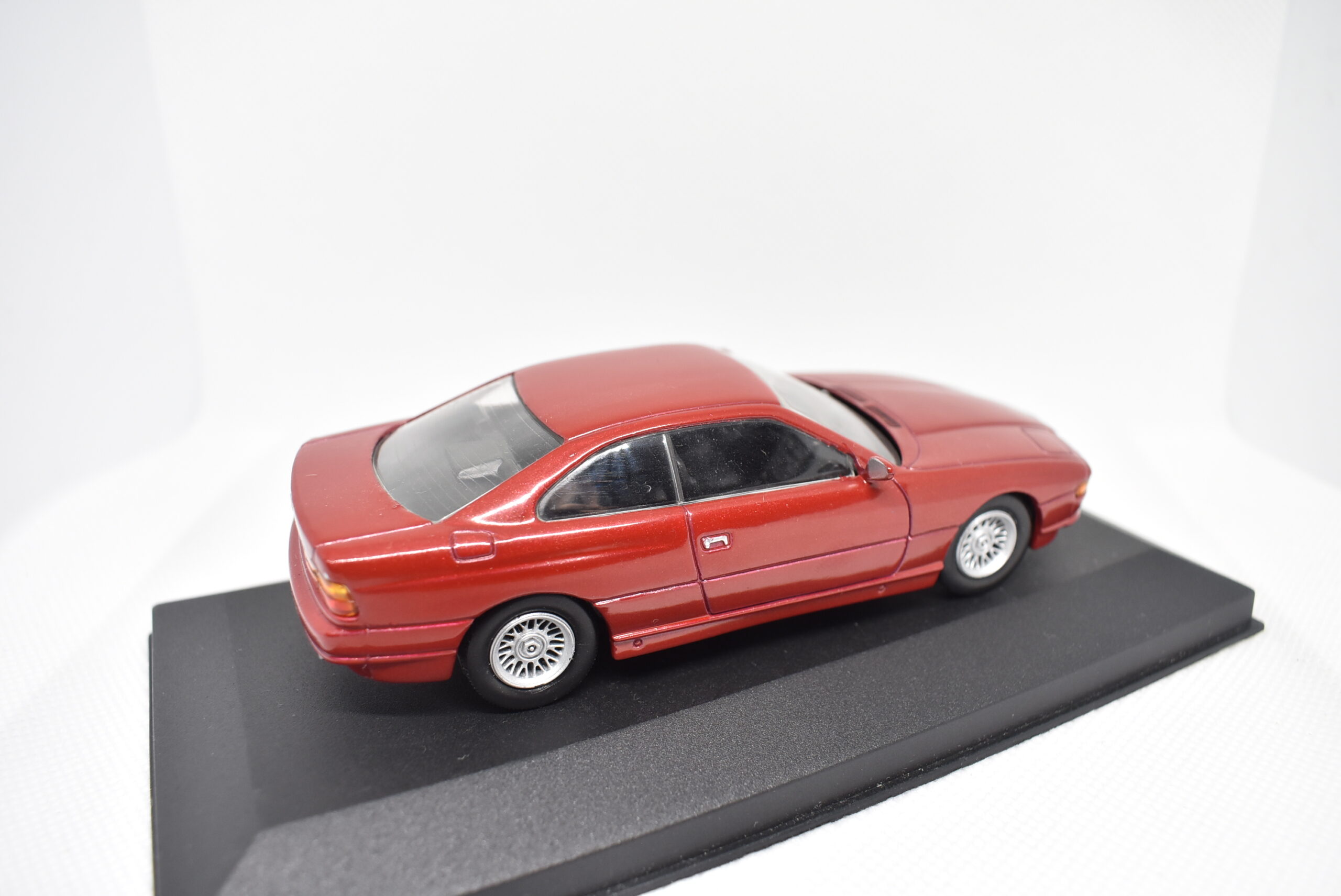 Modellino auto scala 1:43 BMW 850i diecast modellismo da collezione - immagine 4