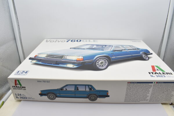 Modellino auto kit di montaggio scala 1:24 Volvo 760 GLE Italeri modellismo da collezione - immagine 3