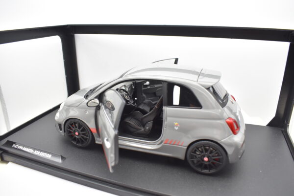 Modellino auto scala 1:18 Fiat 500 695 Abarth XSR Edition Solido diecast modellismo da collezione - immagine 2