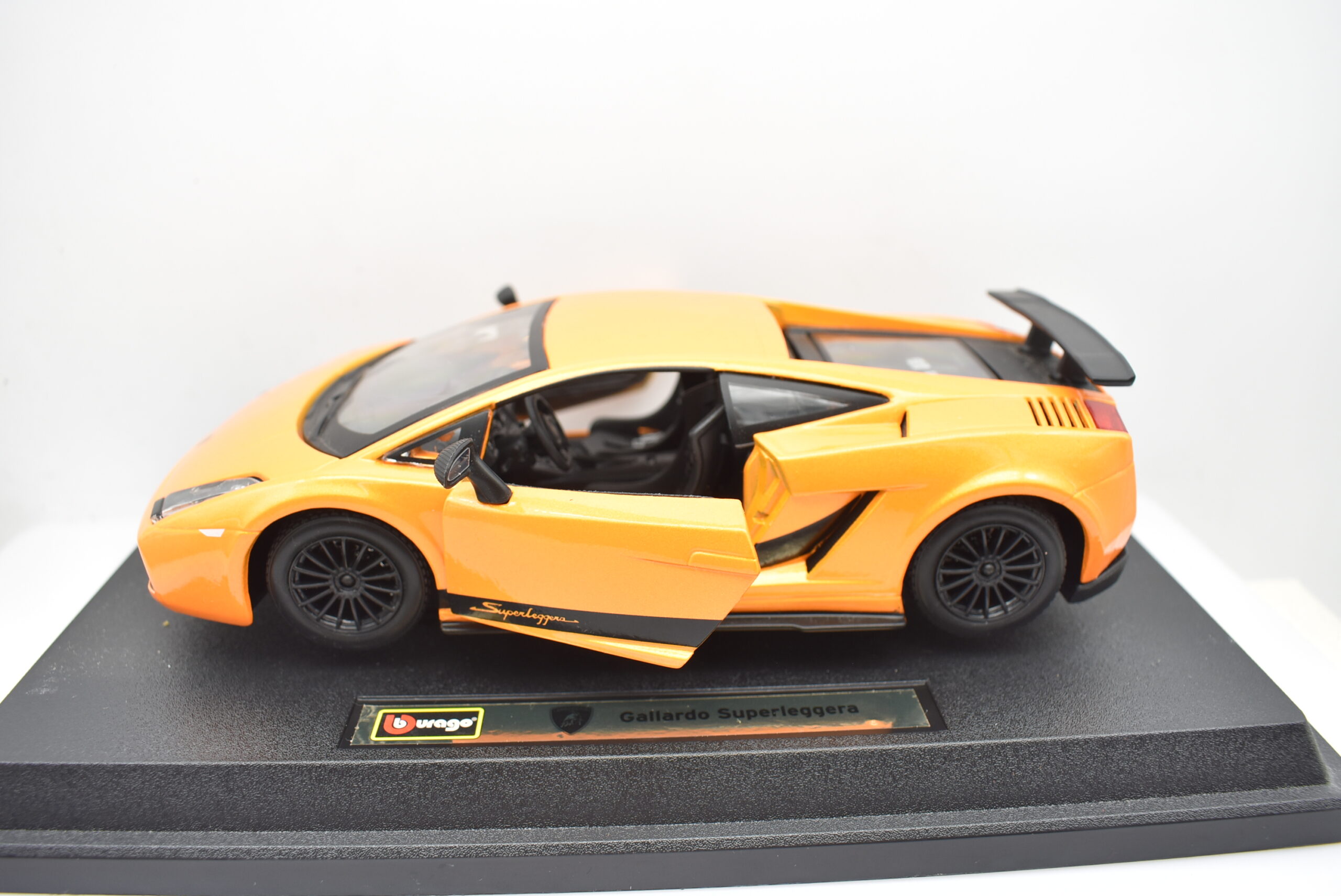 Modellino auto scala 1:24 Lamborghini Gallardo Superleggera Burago diecast modellismo da collezione - immagine 2
