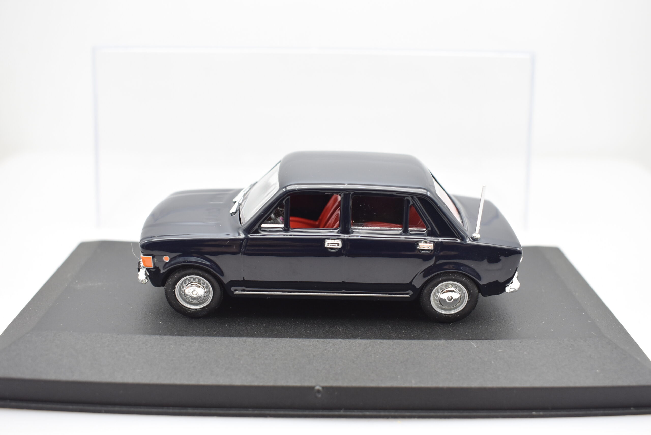 Modellino auto esercito scala 1:43 Fiat 128 Rio diecast modellismo da collezione - immagine 2