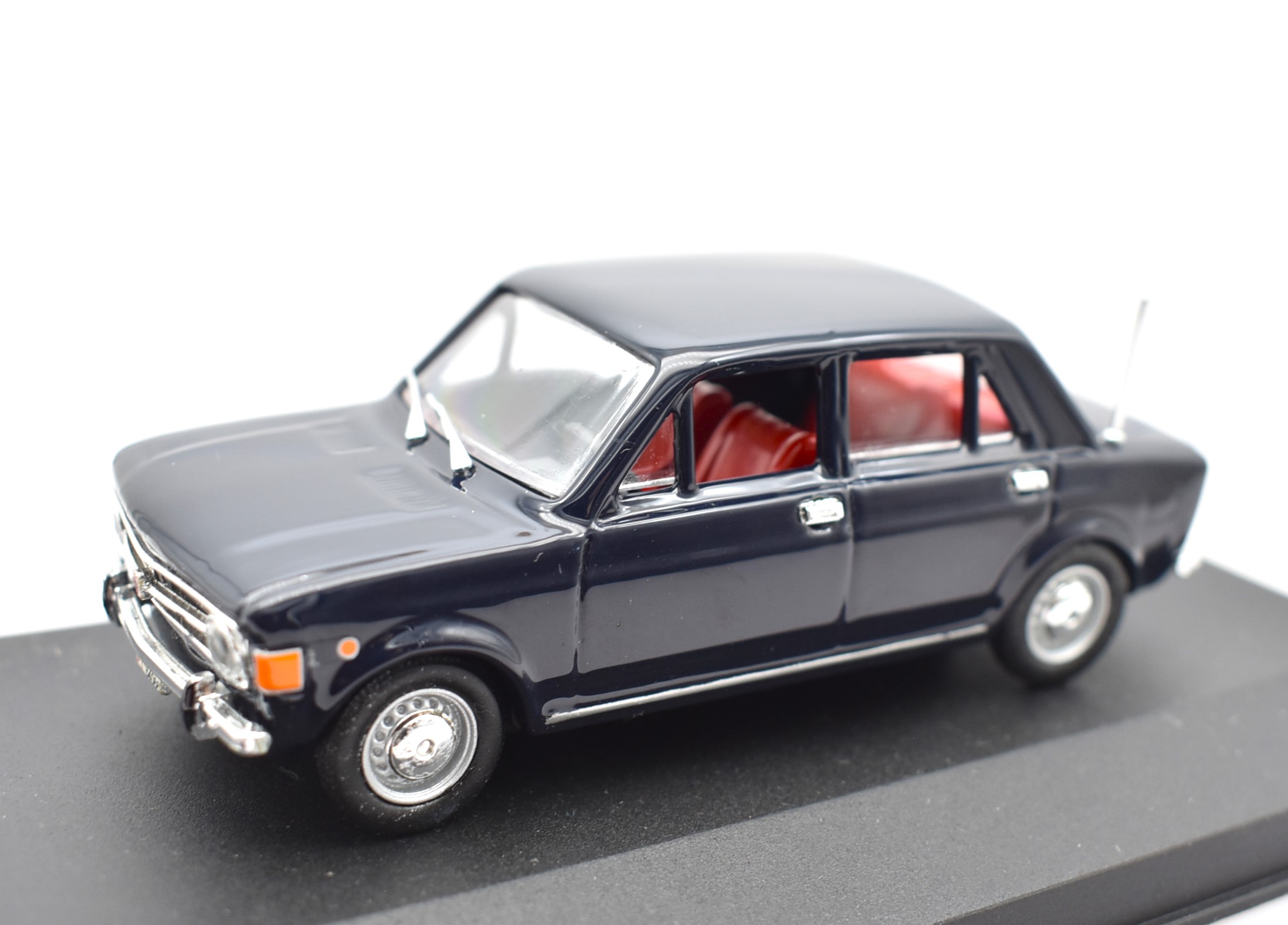 Modellino auto esercito scala 1:43 Fiat 128 Rio diecast modellismo da collezione