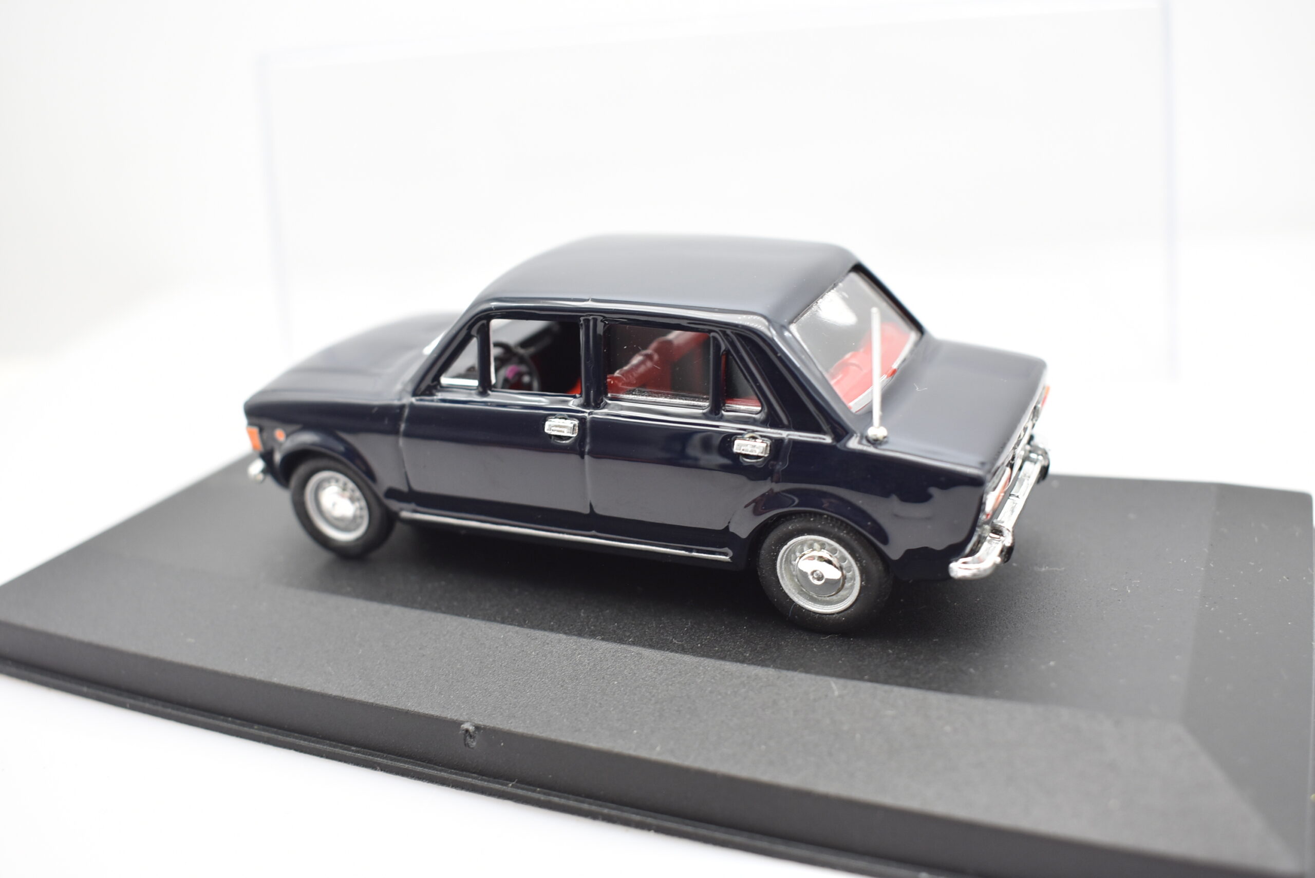 Modellino auto esercito scala 1:43 Fiat 128 Rio diecast modellismo da collezione - immagine 4