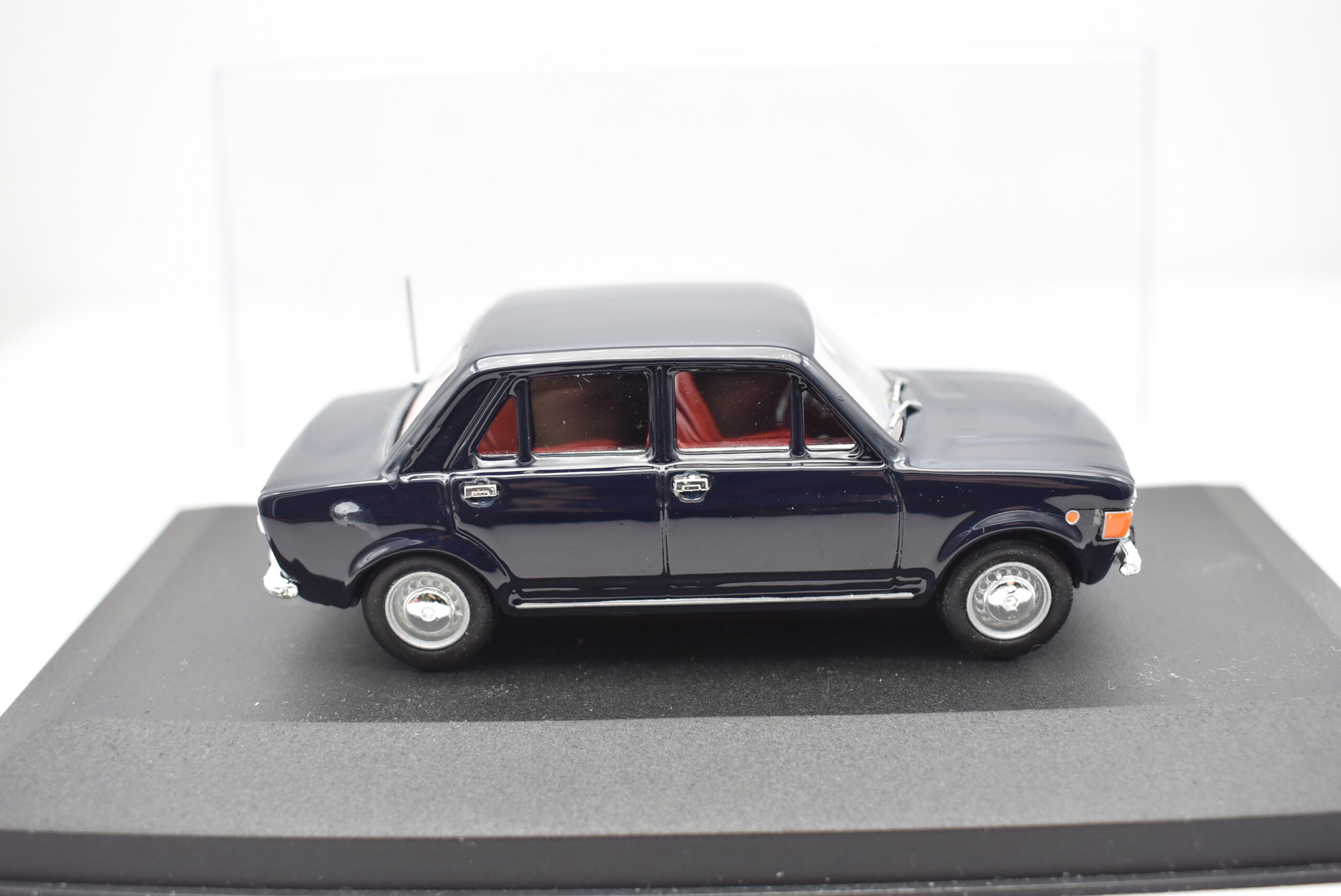 Modellino auto esercito scala 1:43 Fiat 128 Rio diecast modellismo da collezione - immagine 5