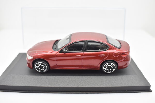 Modellino auto scala 1:43 Alfa Romeo Giulia Burago diecast modellismo da collezione - immagine 2