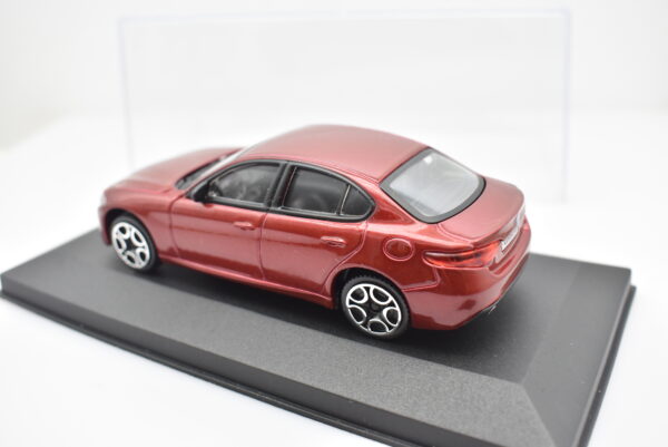 Modellino auto scala 1:43 Alfa Romeo Giulia Burago diecast modellismo da collezione - immagine 4