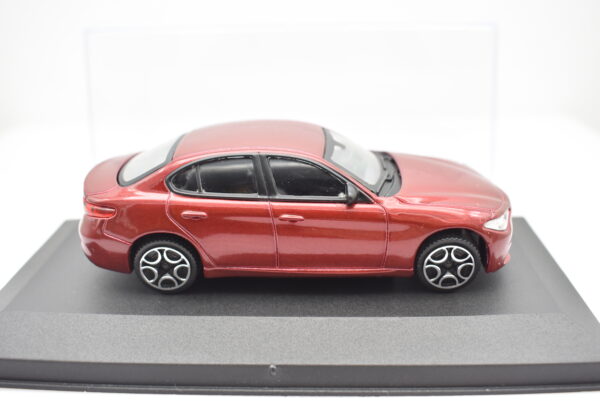 Modellino auto scala 1:43 Alfa Romeo Giulia Burago diecast modellismo da collezione - immagine 5