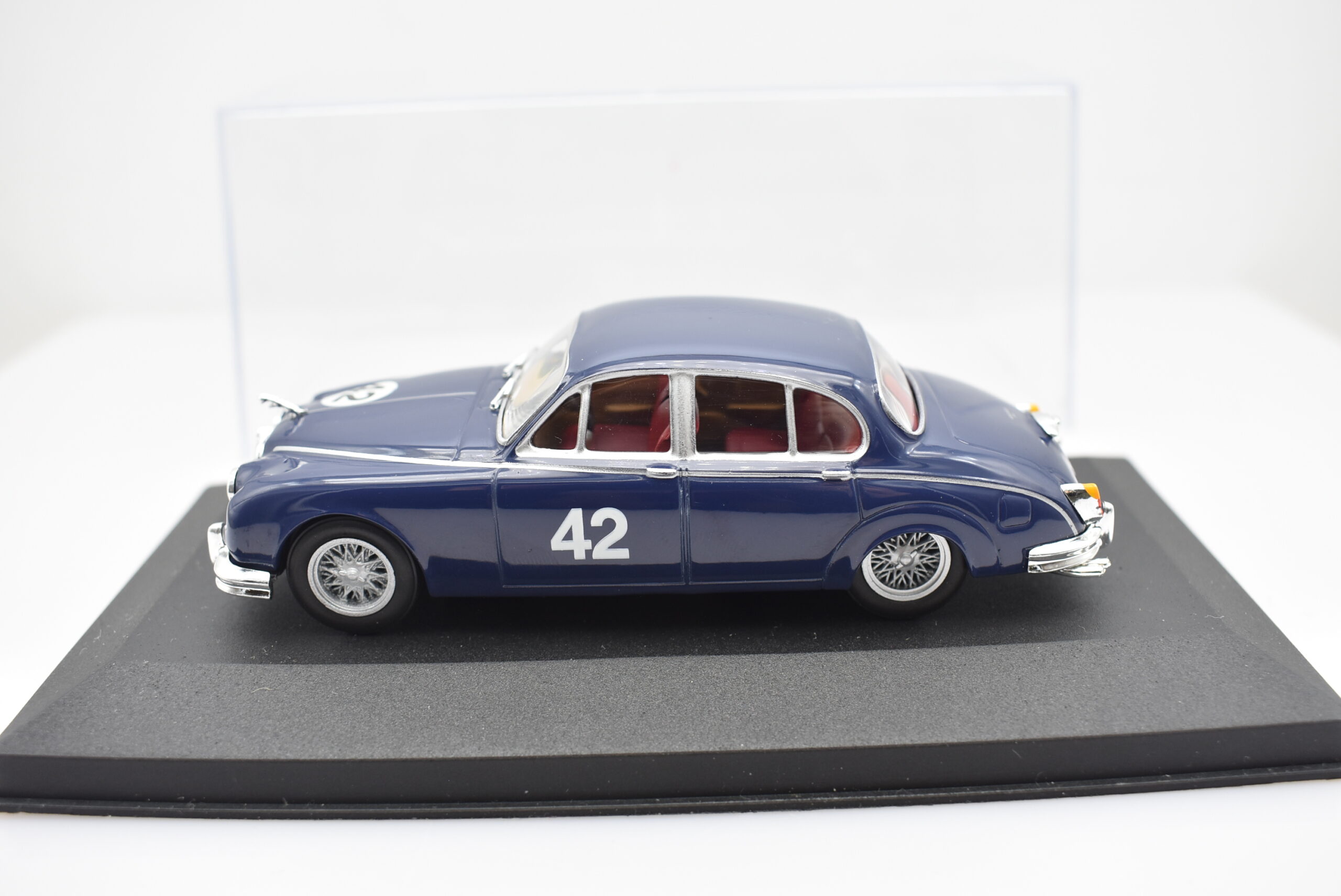 Modellino auto rally scala 1:43 Jaguar MK II diecast modellismo da collezione - immagine 2