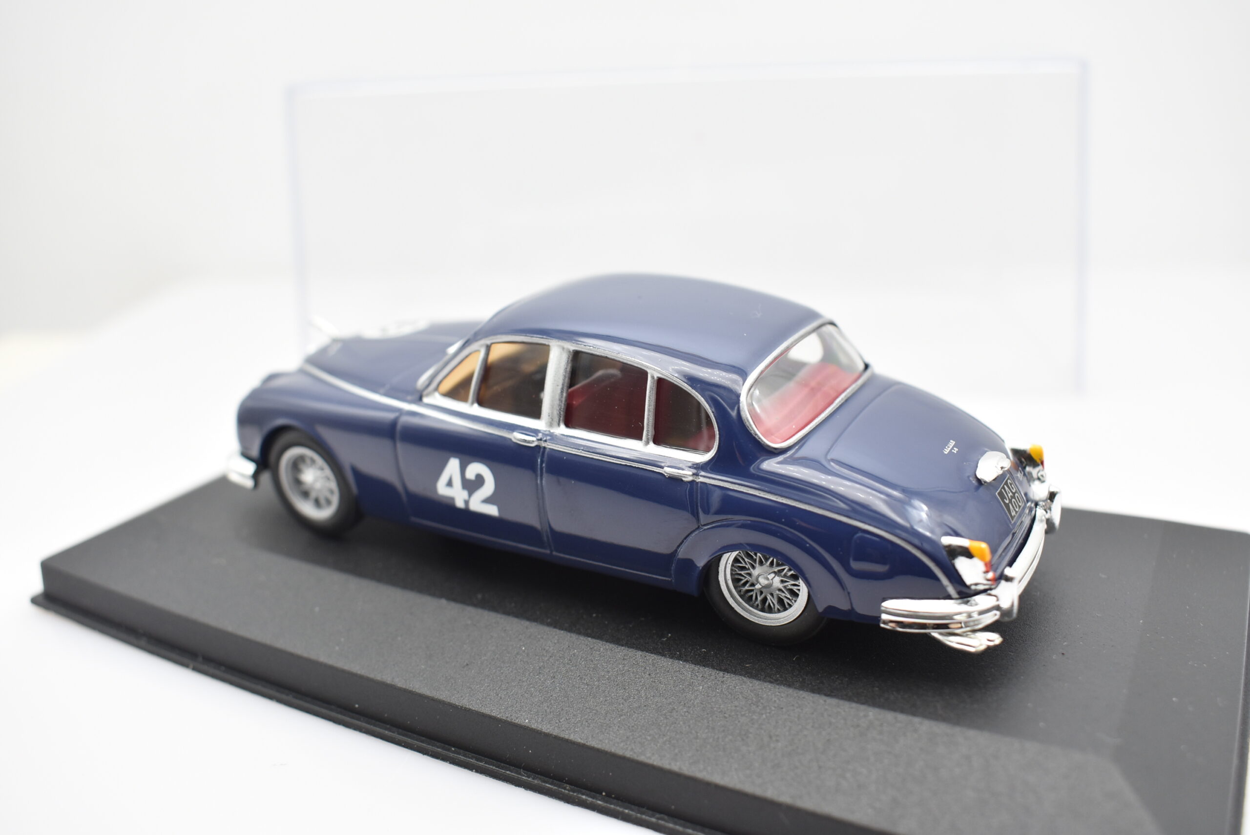 Modellino auto rally scala 1:43 Jaguar MK II diecast modellismo da collezione - immagine 4