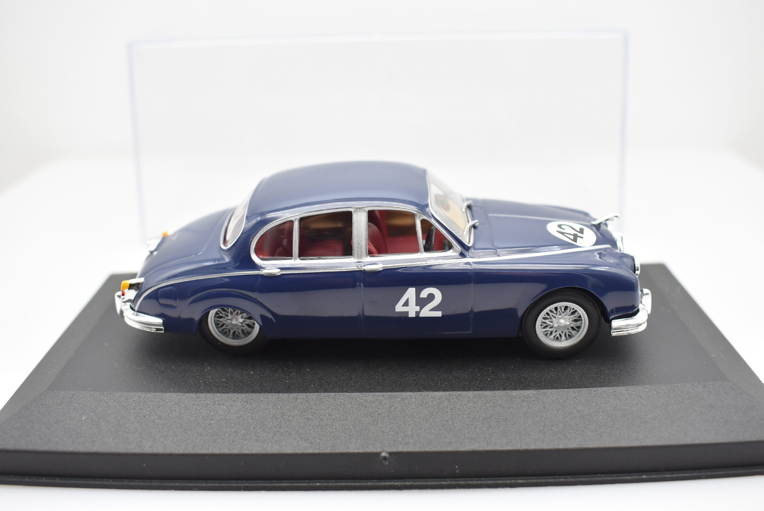Modellino auto rally scala 1:43 Jaguar MK II diecast modellismo da collezione - immagine 5