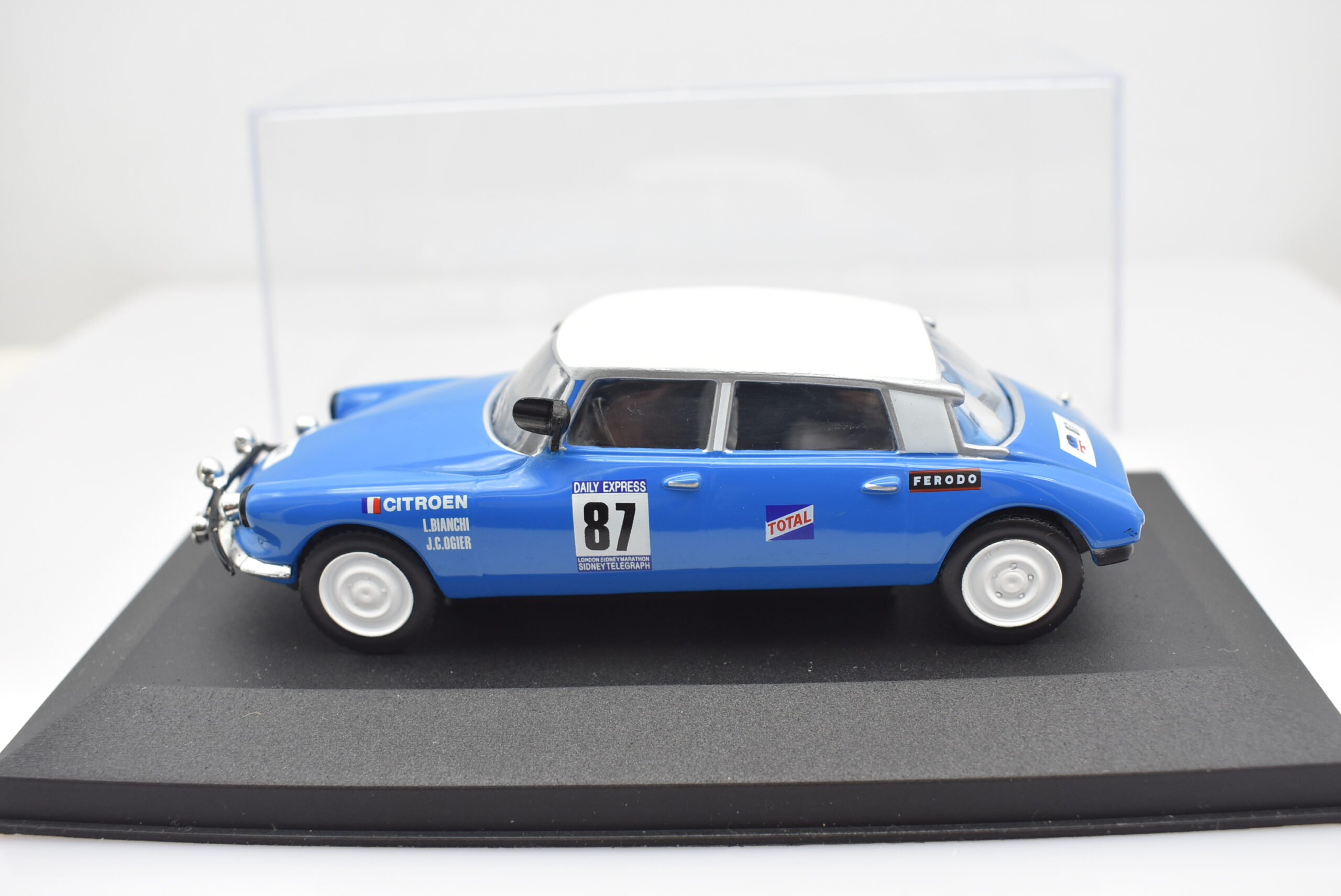 Modellino auto rally scala 1:43 Citroen DS 21 diecast modellismo statico - immagine 2
