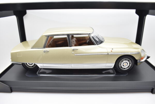 Modellino auto scala 1:18 Citroen DS 21 Lorraine Norev diecast modellismo statico - immagine 5