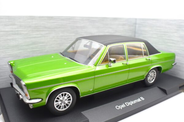 Modellino auto scala 1:18 Opel Diplomat B diecast modellismo statico