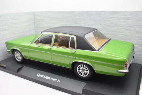 Modellino auto scala 1:18 Opel Diplomat B diecast modellismo statico - immagine 5