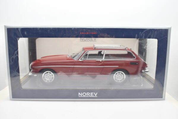Modellino auto scala 1:18 Volvo 1800 ES Norev diecast modellismo statico - immagine 2