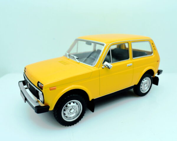 Modellino auto scala 1:24 Lada Niva diecast modellismo statico