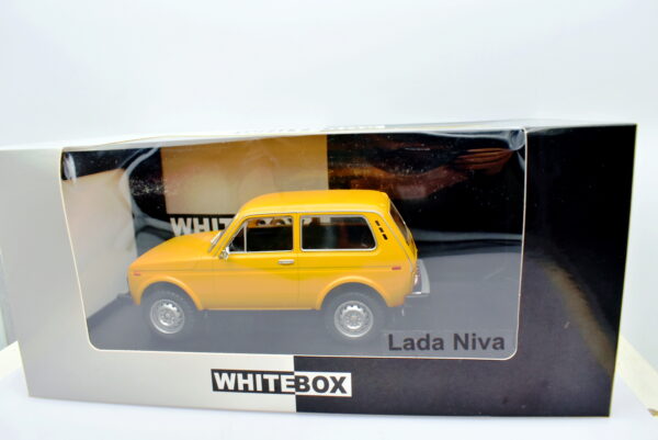 Modellino auto scala 1:24 Lada Niva diecast modellismo statico - immagine 5