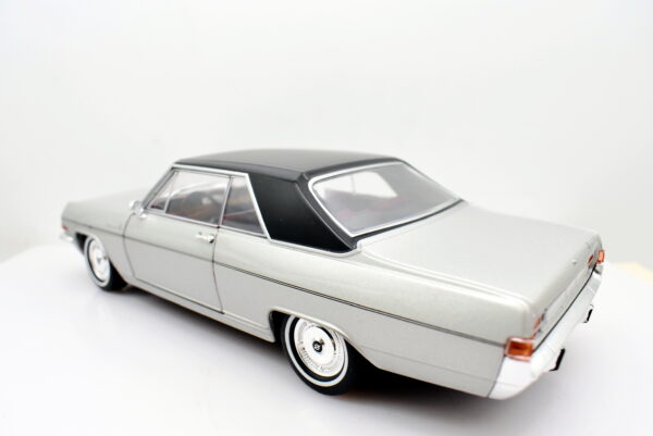 Modellino auto scala 1:24 OPEL DIPLOMAT A COUPE diecast modellismo statico - immagine 4