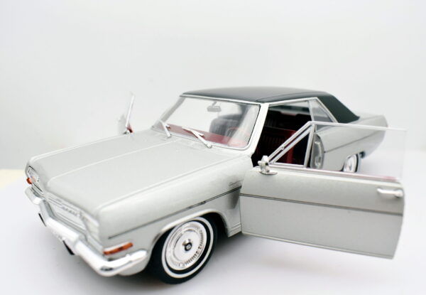 Modellino auto scala 1:24 OPEL DIPLOMAT A COUPE diecast modellismo statico - immagine 2