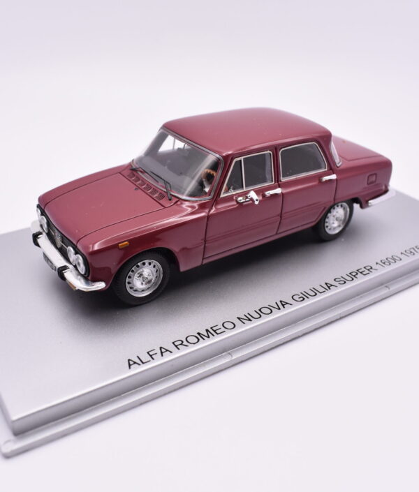 Modellino auto scala 1:43 Alfa Romeo Nuova Giulia Super 1300 Kess modellismo statico
