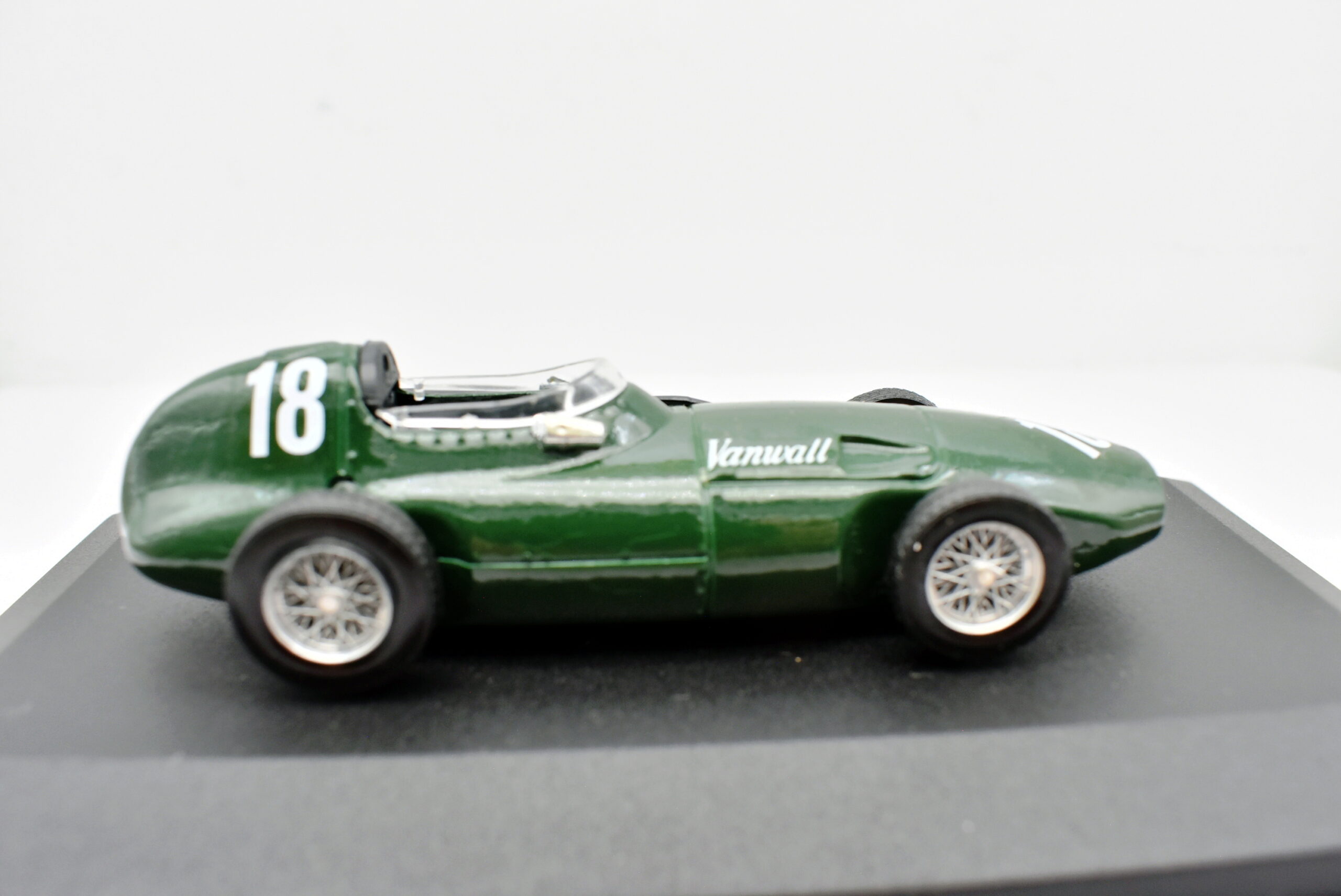 Maquette 1:43 Vanwall F1 1957 #8 Stirling Moss - Échelle 1/43, Marque Edicola, Neuve