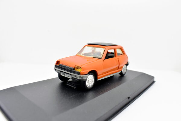 Modellino auto scala 1:43 Renault 5 Norev modellismo statico usati - immagine 2