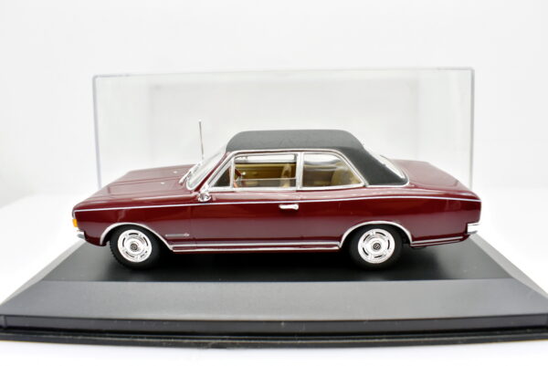 Modellino auto scala 1:43 Opel Commodore A Minichamps modellismo statico - immagine 3