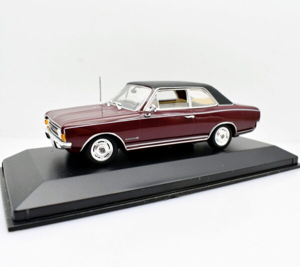 Modellino auto scala 1:43 Opel Commodore A Minichamps modellismo statico