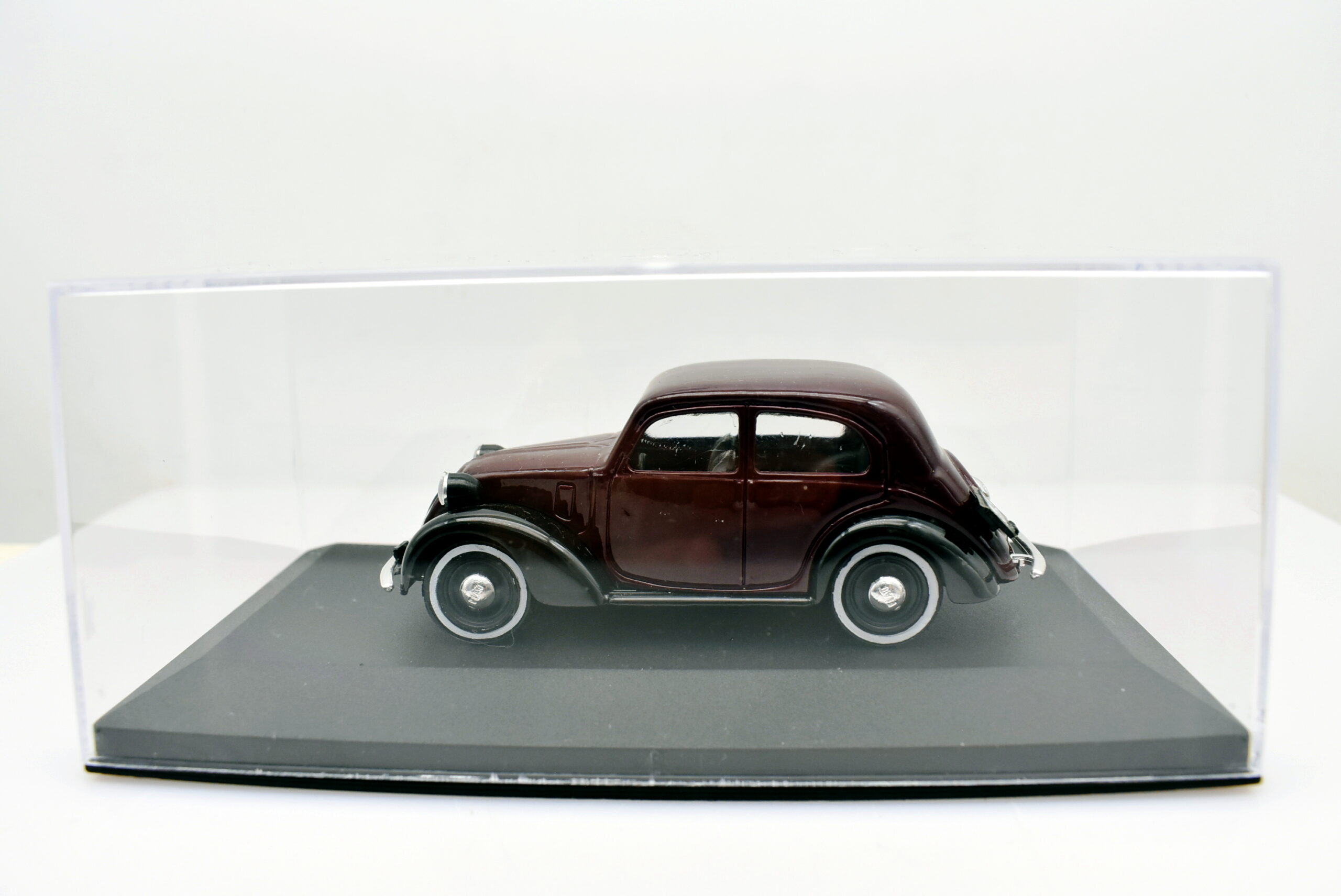 Modellino auto scala 1:43 Fiat 1100 1937 Brumm diecast modellismo statico usati - immagine 3