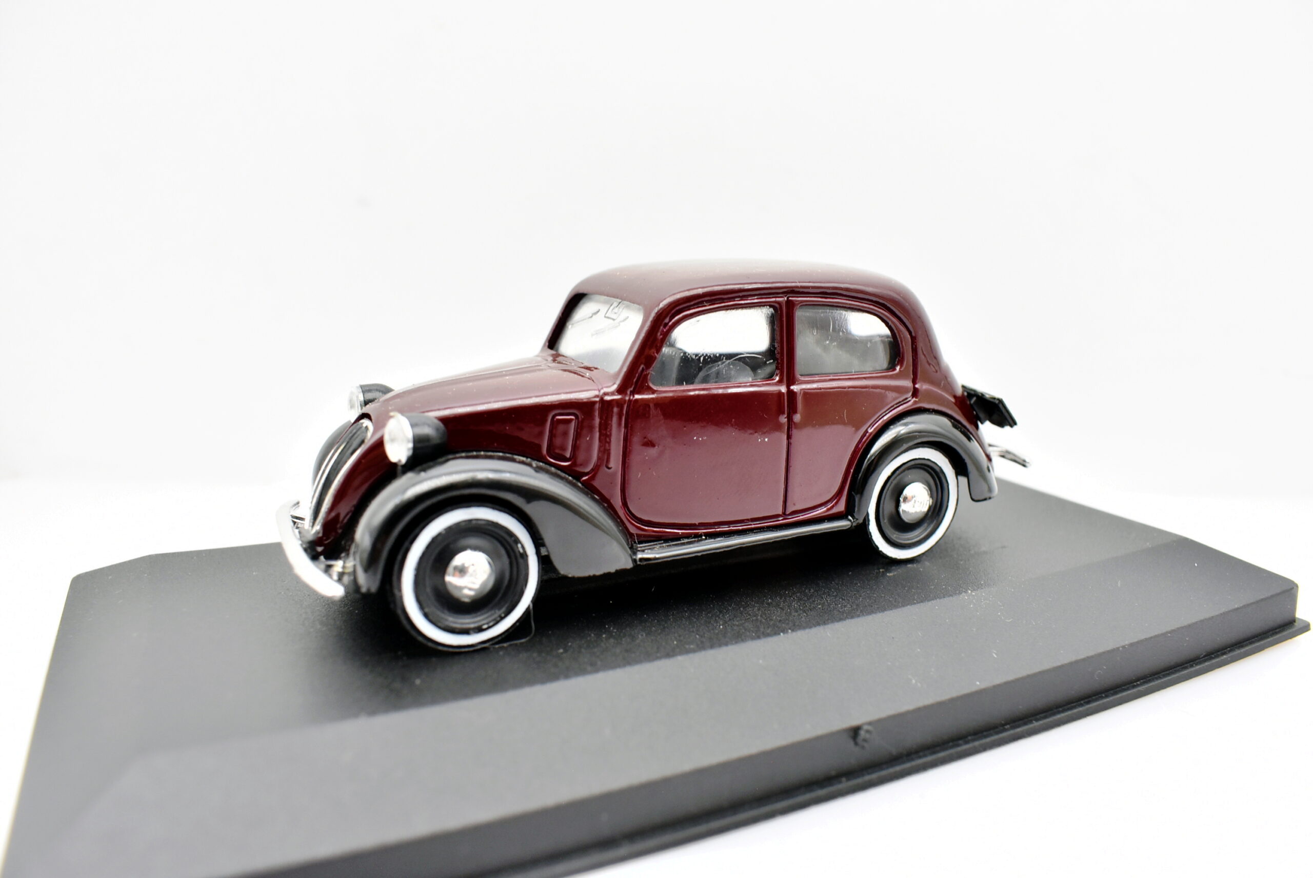 Modellino auto scala 1:43 Fiat 1100 1937 Brumm diecast modellismo statico usati