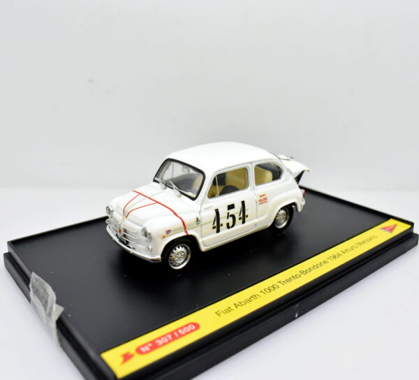 Modellino auto rally scala 1:43 Fiat Abarth 600 1000 BRUMM modellismo statico