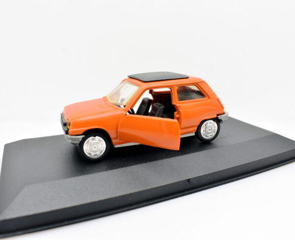 Modellino auto scala 1:43 Renault 5 Norev modellismo statico usati