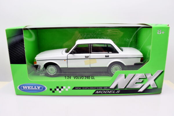Modellino auto scala 1:24 Volvo 240 GL diecast modellismo statico - immagine 7