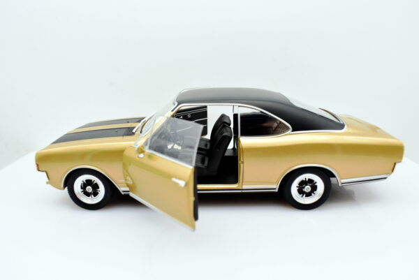 Modellino auto scala 1:24 Opel Commodore A GS/E diecast modellismo statico - immagine 2
