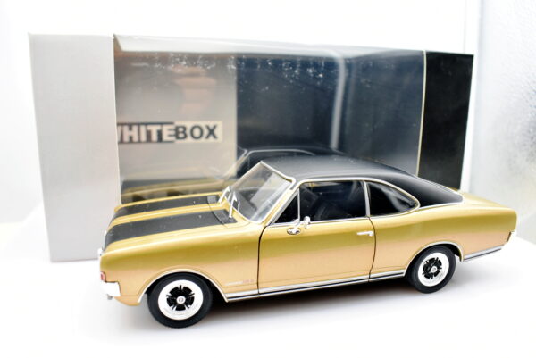 Modellino auto scala 1:24 Opel Commodore A GS/E diecast modellismo statico - immagine 5