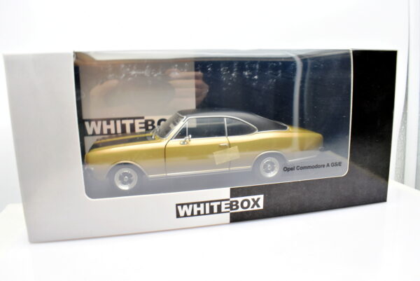 Modellino auto scala 1:24 Opel Commodore A GS/E diecast modellismo statico - immagine 6