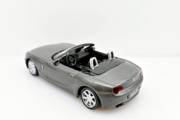 Modellino Auto Scala 1:43 BMW Z4 diecast modellismo statico - immagine 4