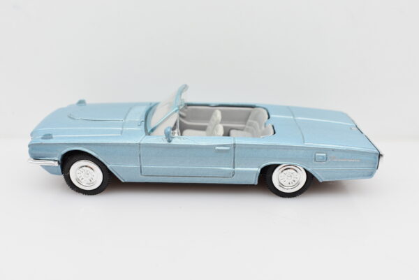 Modellino Auto Scala 1:43 Ford Thunderbird 1966 diecast modellismo statico - immagine 2