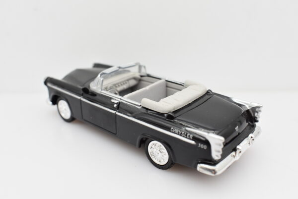 Modellino Auto Scala 1:43 Chrysler C300 diecast modellismo statico - immagine 4