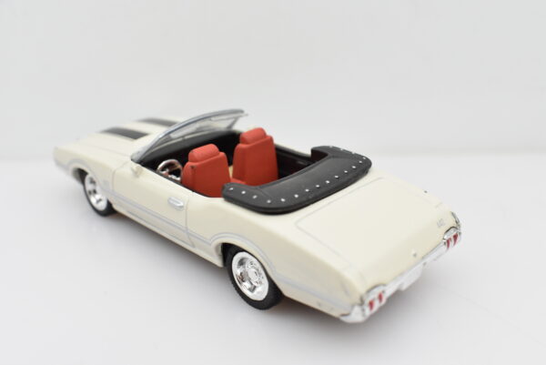 Modellino Auto Scala 1:43 Oldsmobile 1970 diecast modellismo statico - immagine 4